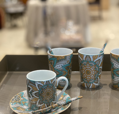 6 tea cups, saucers and spoons - 6 tasses à thé Farrow